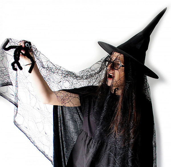 Pláštík pro malou čarodějnici